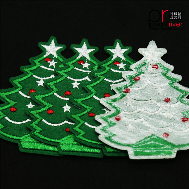 Patch de broderie verte pour sapin de Noël avec de la colle pour les décorations